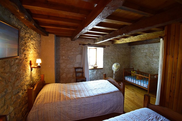 HLOAQU047FS000KT-2025-10