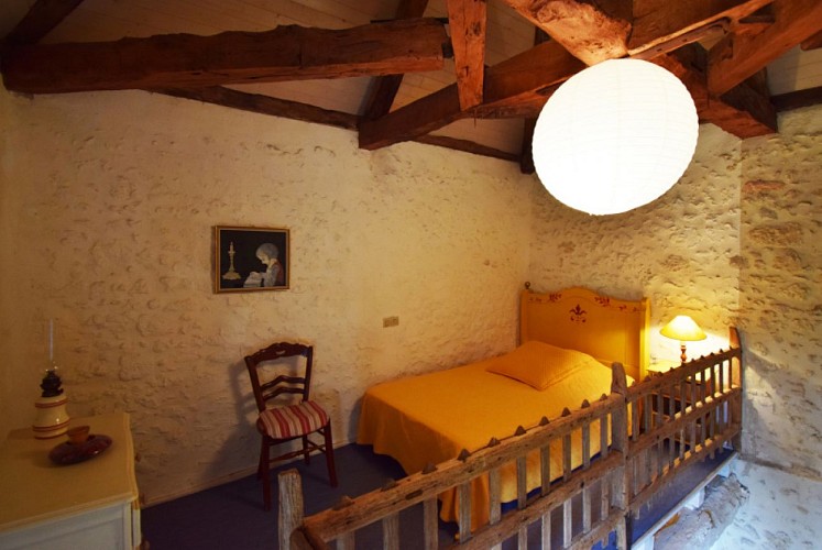 HLOAQU047FS000KU_Castella_3