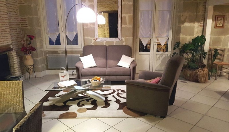 HLOAQU047FS001W4_grande13