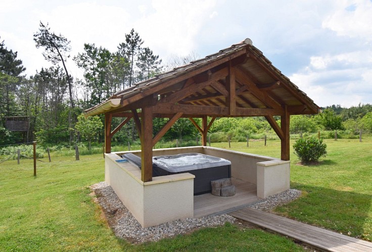 HLOAQU047FS002VB_jacuzzi