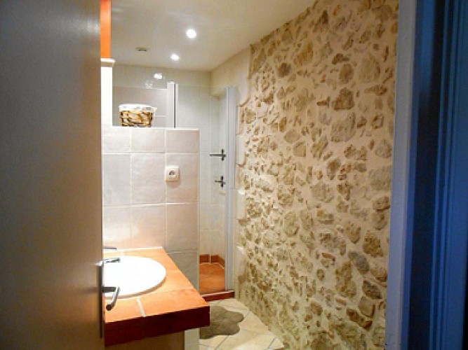 Gîte du Tilleul - Domaine de la Gazaille - salle de bain.jpg