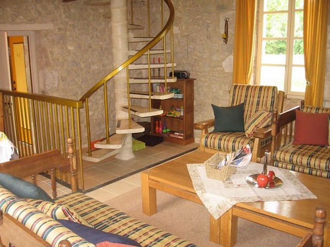 CoeurdeBastides_Hébergements_GiteRouquet_Salon2_20161217 (800x600)