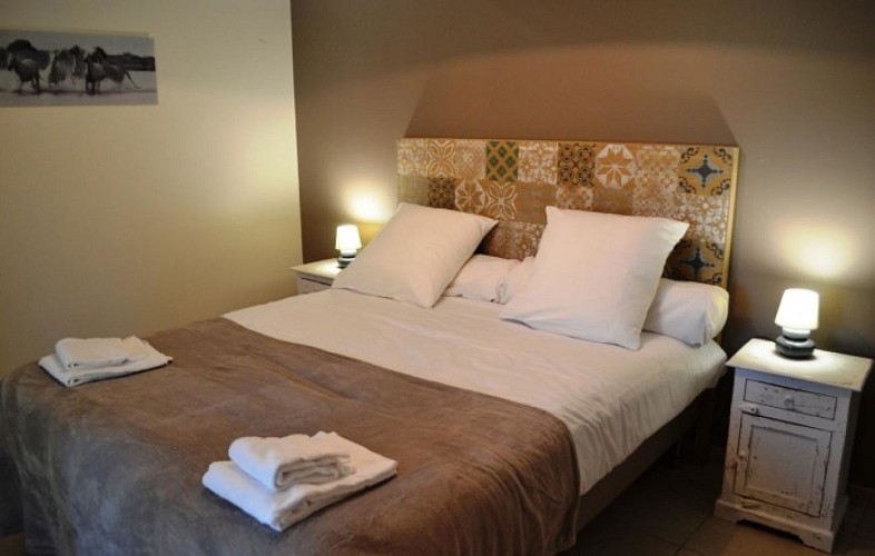 Lougratte-ferme-hermance-gite-Loukia-chambre-pouvant-accueillir-une-PMR