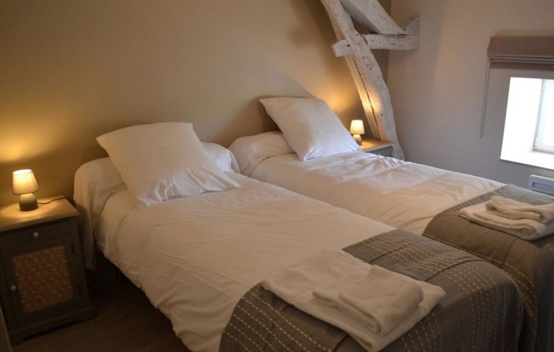 Lougratte-ferme-hermance-gite-Loukia-chambre-etage-modulable-twin-ou-double