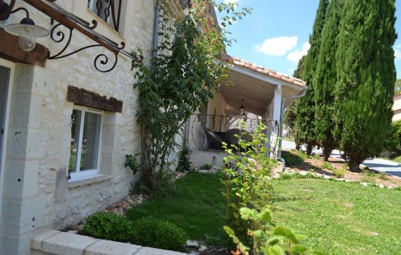 Lougratte-ferme-hermance-gite-Loukia-entree