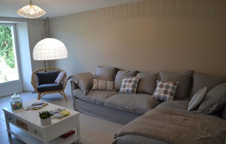 Lougratte-ferme-hermance-gite-Fakir-le-salon