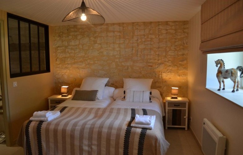 Lougratte-ferme-hermance-gite-Fakir-chambre