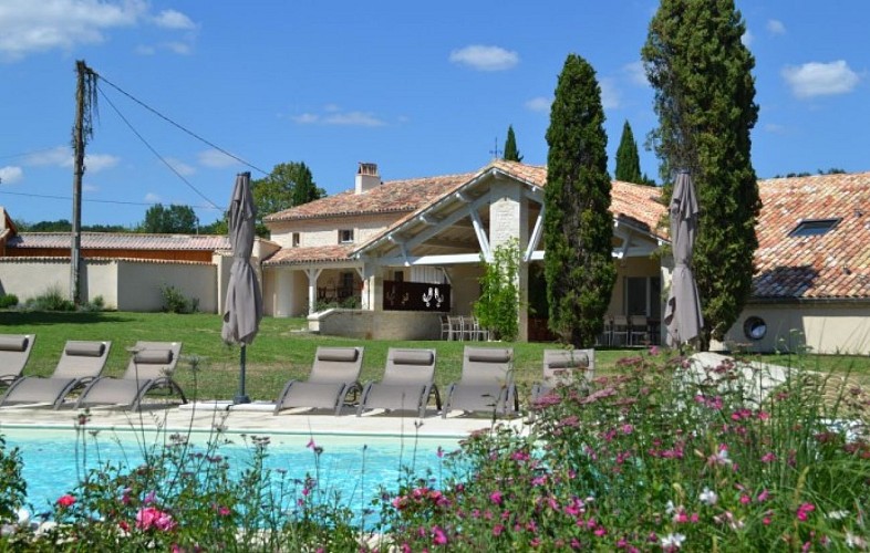 Lougratte-ferme-hermance-gite-Fakir-piscine-bis