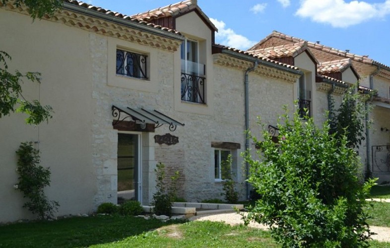 Lougratte-ferme-hermance-gite-Macleo-entree-du-gite