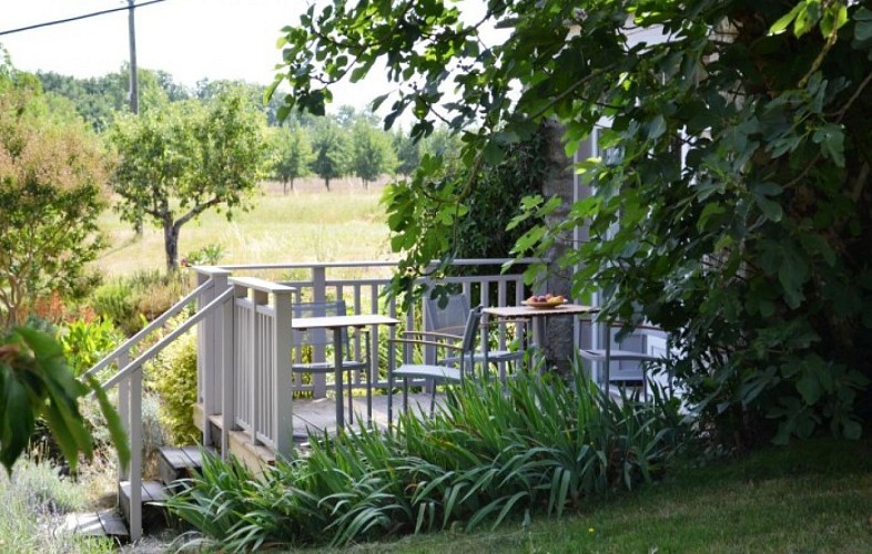 Coeur-de-Bastides-Montaut-Gite-Le-Colombier---terrasse--2-