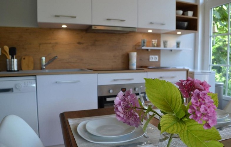 Coeur-de-Bastides-Montaut-Gite-Le-Colombier---cuisine-et-salle-a-manger