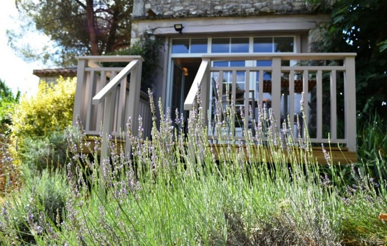 Coeur-de-Bastides-Montaut-Gite-Le-Colombier---acces-terrasse-rdc