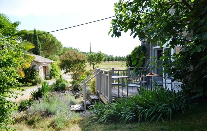 Coeur-de-Bastides-Montaut-Gite-Le-Colombier---terrasse
