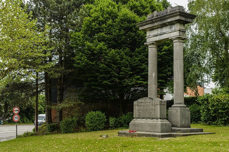 Mémorial britannique et canadien des deux batailles de Mons au carrefour de la Bascule 