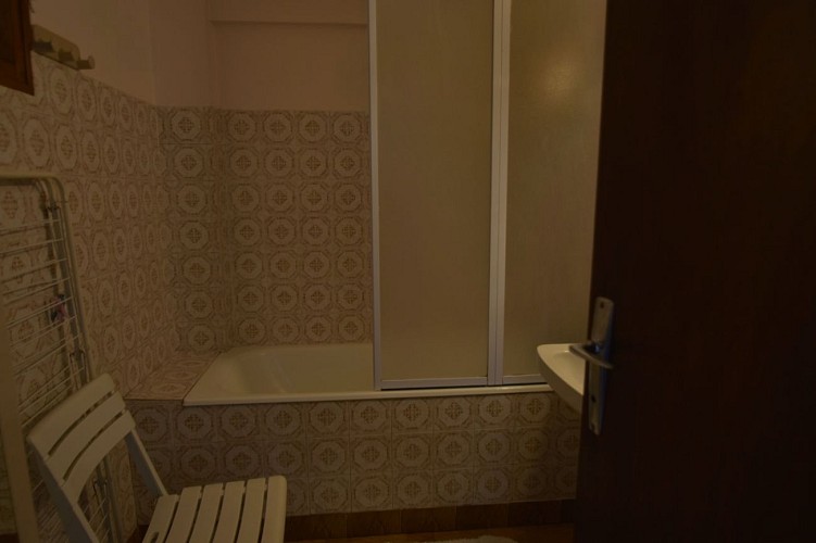 appartement sapparrart entree salle de bain baignoire