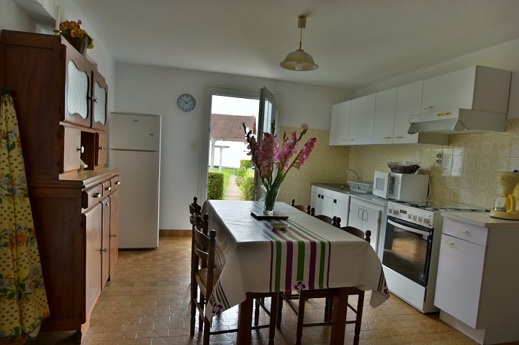appartement sapparrart espace cuisine salle a manqer st jean le vieux