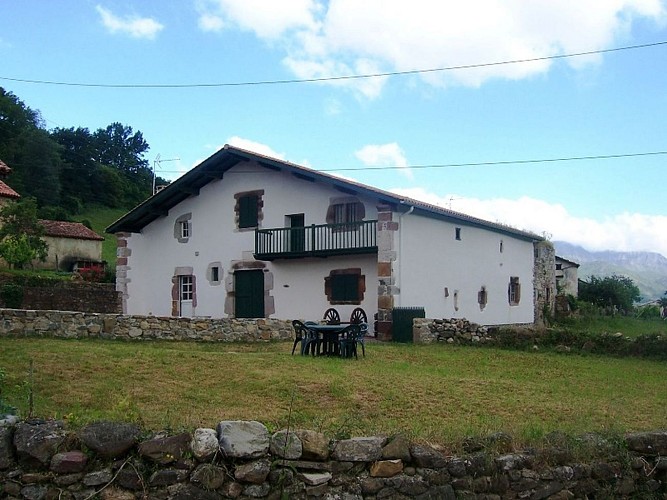 Location Arreguy San Miguel - 01 - Façade maison - St Etienne de Baïgorry