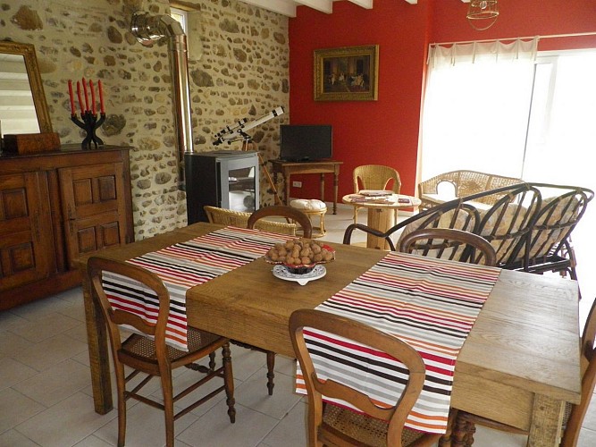 Gite Castagnet - Salle à manger