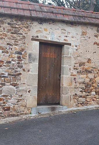 La petite porte marron