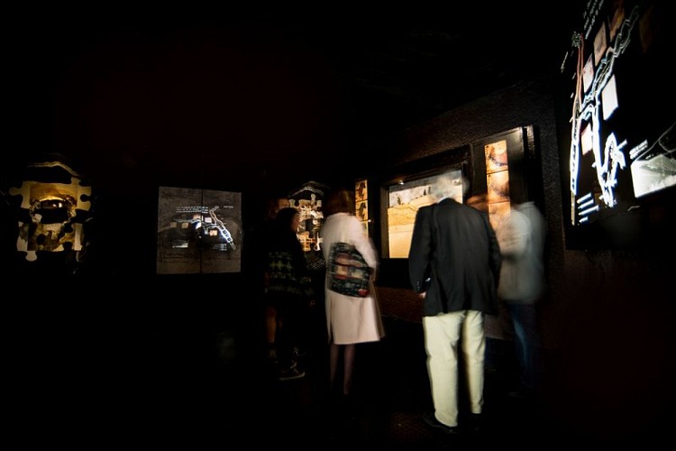 Lascaux II © Dan Courtice - Lx II Flambeau - DAN_2119_Web