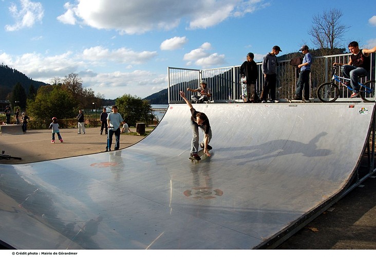 Skateboard area - Roller park