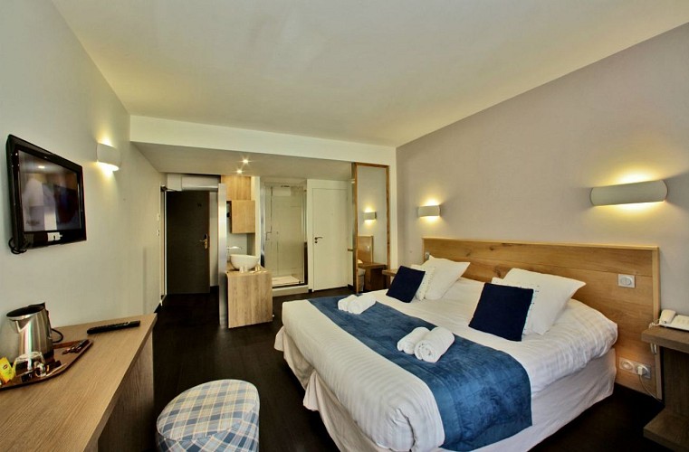 Chambre-sup-Hotel-Le-Compostelle