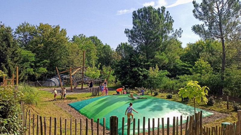Camping Les Charmes - Trampoline 2024
