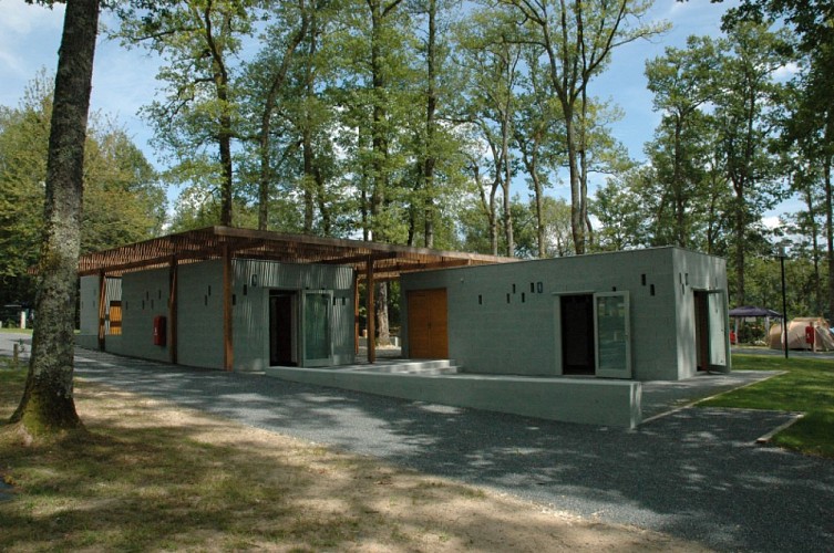 Camping St-Estèphe bloc sanitaires S.