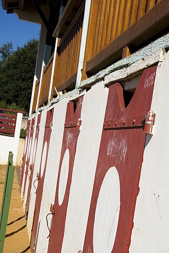 Arenes - Caupenne - porte gradin