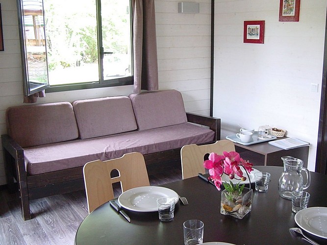 Camping Barétous - Pièce de vie dans chalet du camping