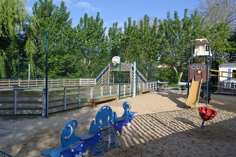 Aire-jeux-enfants