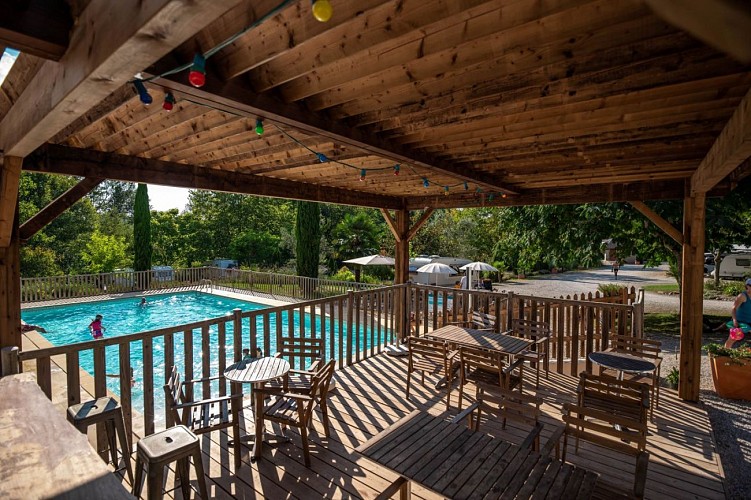 Camping Beau Rivage - Piscine et Terrasse