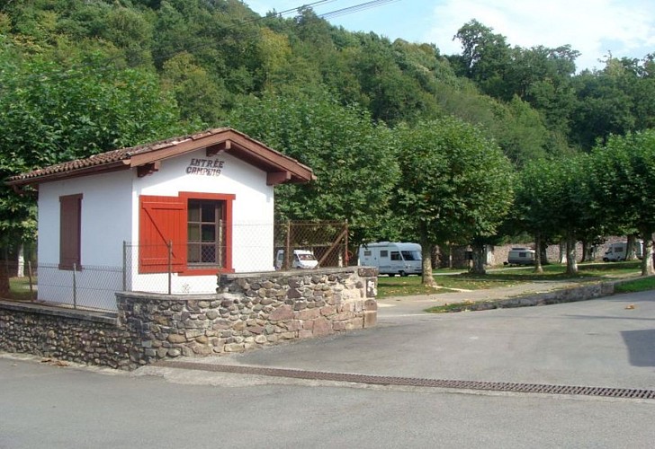 Camping municipal-Plaza Berri-entrée-bis-st jean pied de port