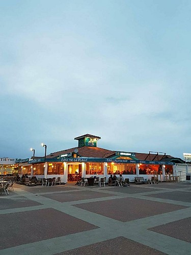 Cafe-de-la-Plage-9