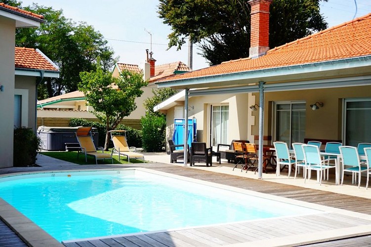 Piscine et terrasse