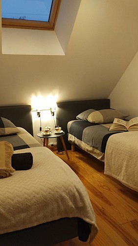 petite chambre haut 2 lits
