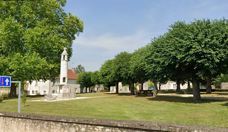 Aire de pique-nique - Lanterne des morts à Journet