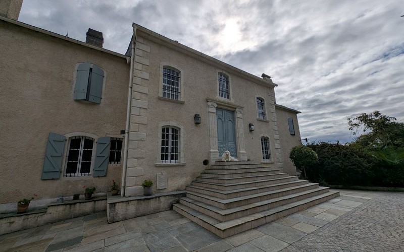 chambres d'hôtes les couettes du chateau de langladure Nay face
