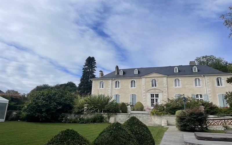 chambres d'hôtes les couettes du chateau de langladure Nay1