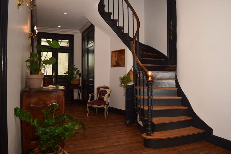 cote-halles-maison-hotes-pamproux-entree