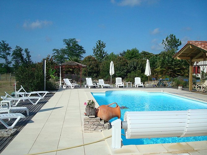 CASTETS-SAILLANT-Emmanuel-et-Catherine-Gite-l-Escale-ext3