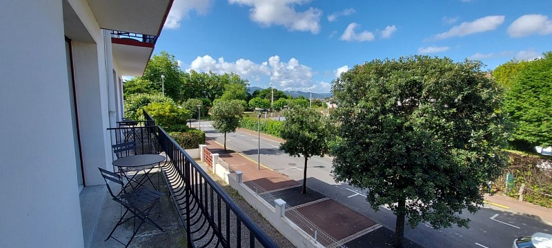 thumbnail_Pays Basque Hendaye Plage T4 appartement 6 à 7 personnes locations de vacances bord de mer Marthe Oliviers vue vers Espagne Hendaye Tourisme