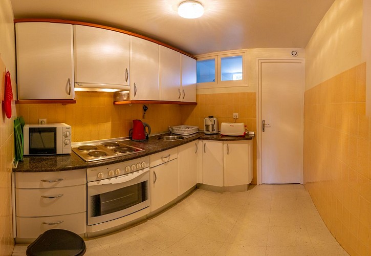 Pays Basque hendaye Plage T1 appartement 2 à 4 personnes locations de vacances bord de mer Lidwine Goélands cuisine Hendaye Tourisme 