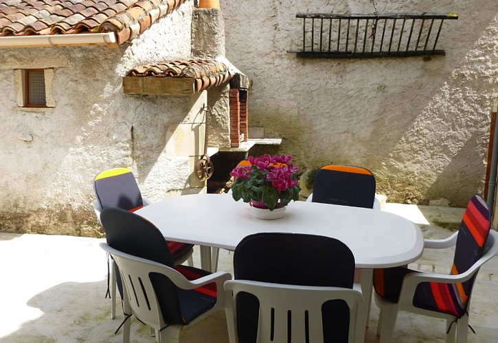 Gîte de la Fosse aux Loups_salon de jardin10