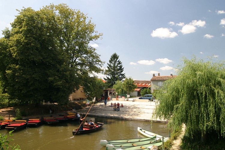 AIRE DE PIQUE-NIQUE AU PORT DE LE MAZEAU