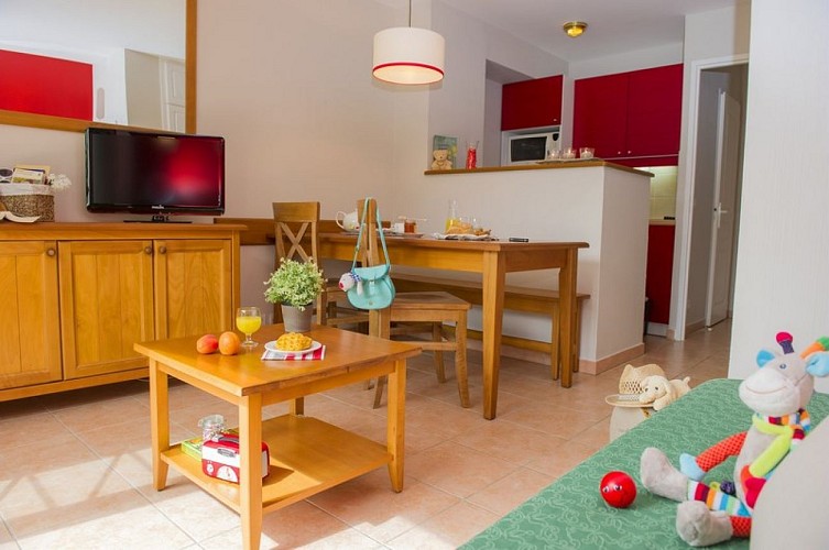 Monflanquin - Résidence Pierre et Vacances - pièce de vie appartement [800x600]