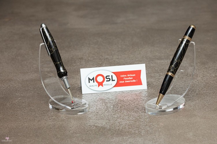 Découd-vite et stylo