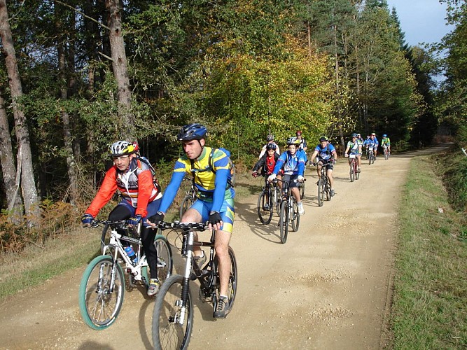 Base FFCT vélo loisir de Sédières (Clergoux)