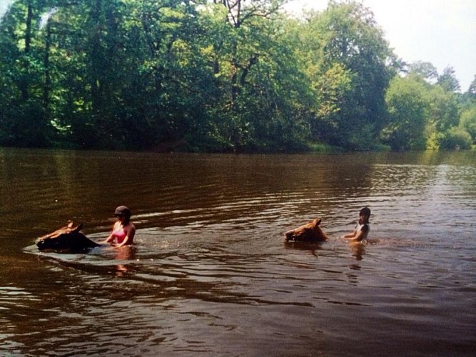 Centre Equestre de Malesse - Baignade à cheval_1