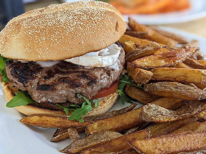 Burger du chef - fromage de chèvre & roquette